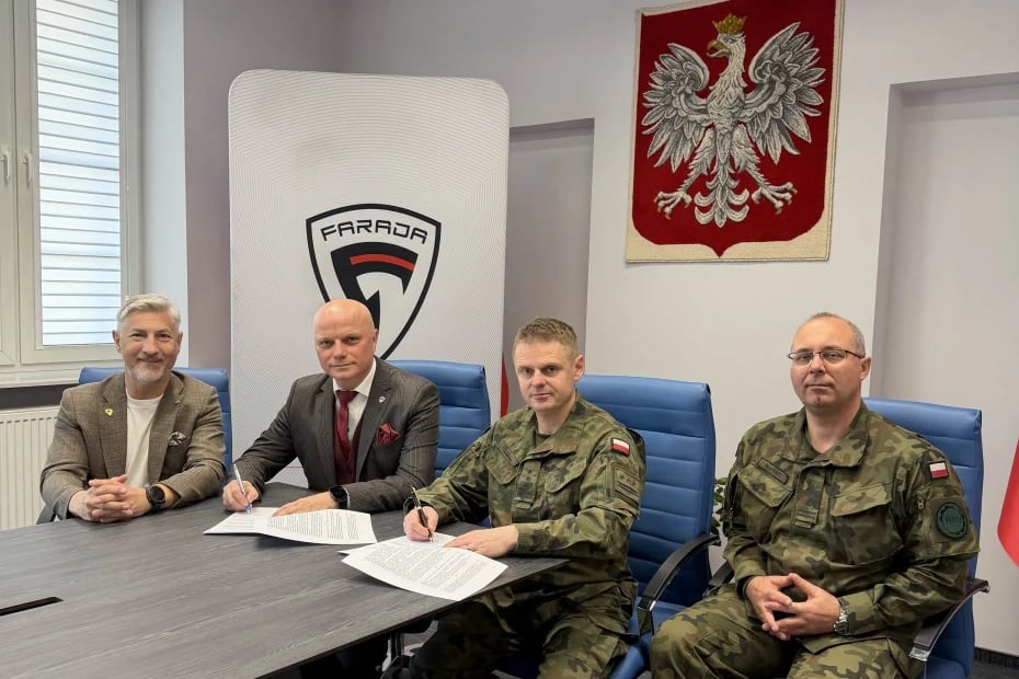 Spotkanie przedstawicieli Farada Group przy stole konferencyjnym